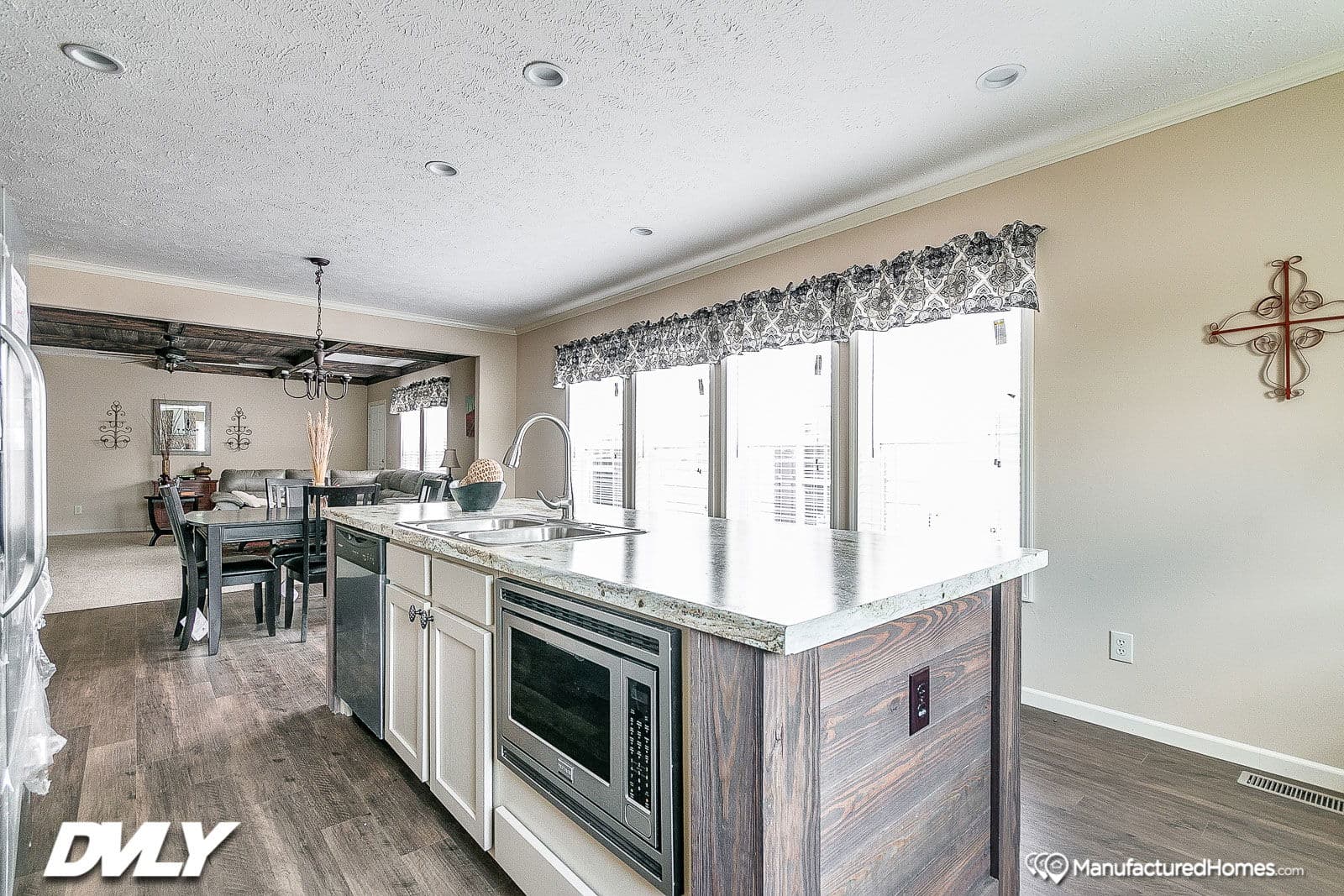 Ahaveh kitchen home features