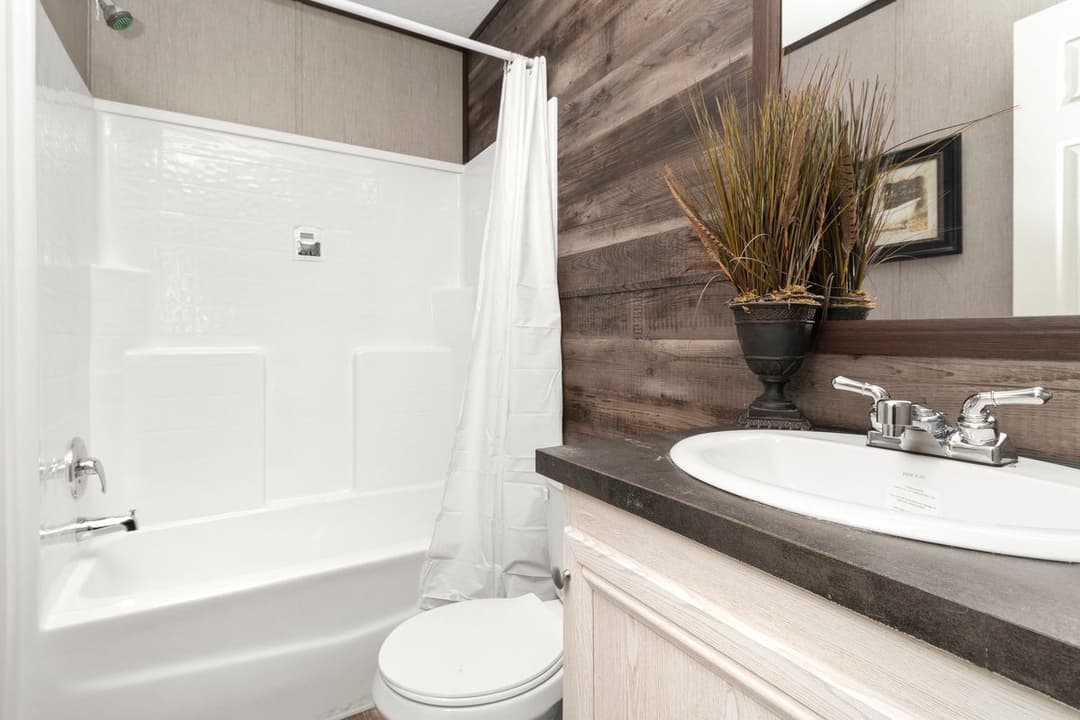 The seaside 1290 bathroom home features