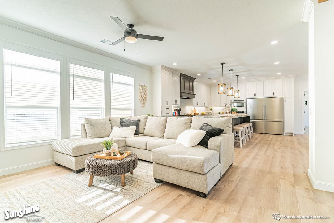 Pri3284-2058 interior home features