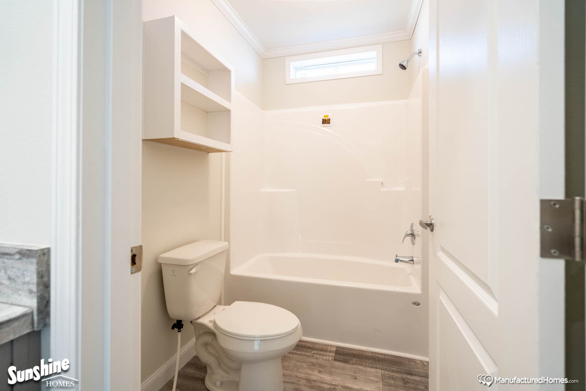 Pri3280-2043 bathroom home features