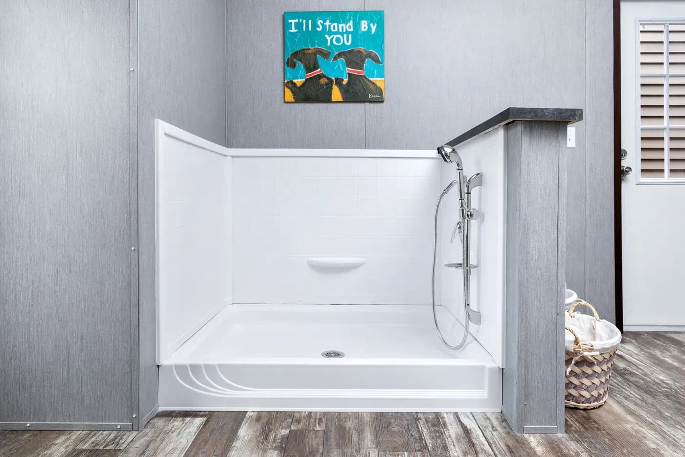 The shoreline bathroom home features