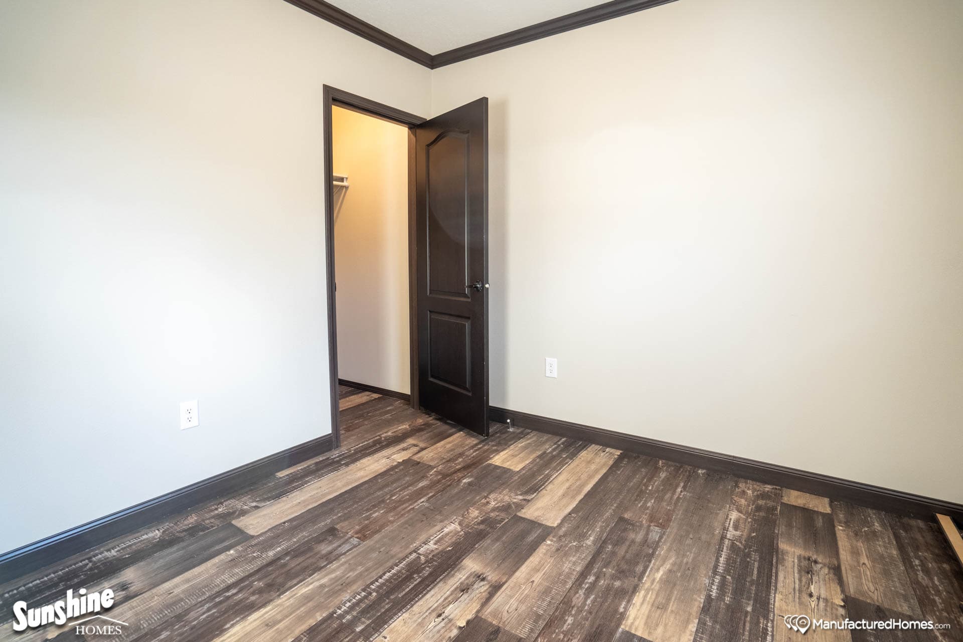 Pri3256-2061 bedroom home features