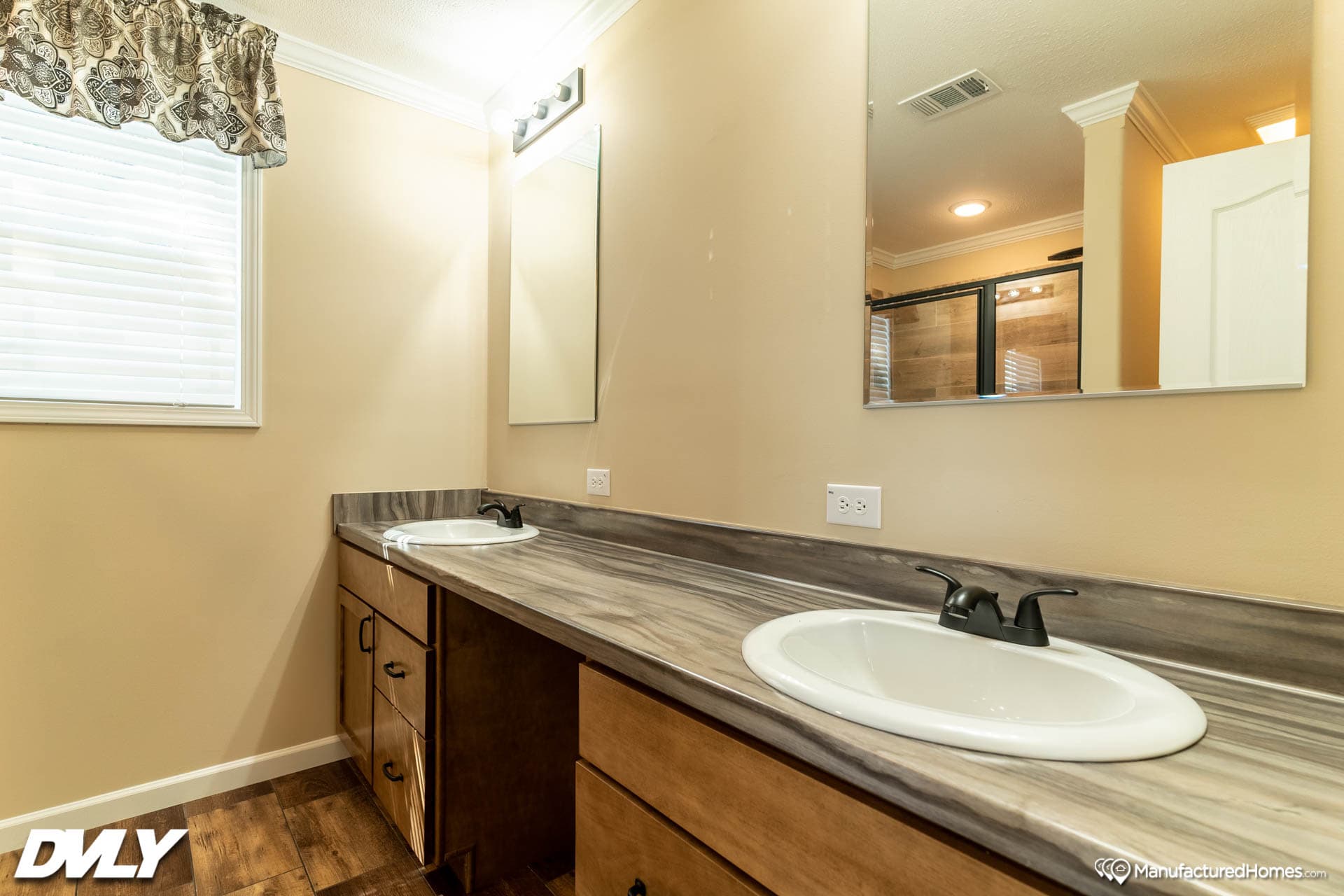 The lodge 5 bathroom home features