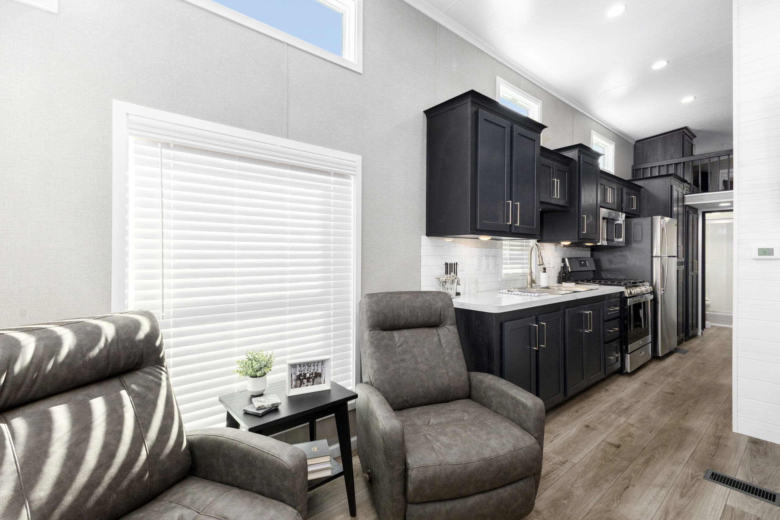 Island 6448p interior home features