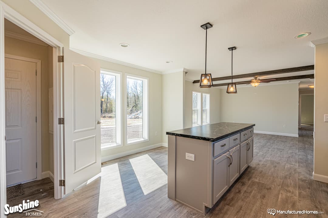 Pri1684-1009 kitchen home features