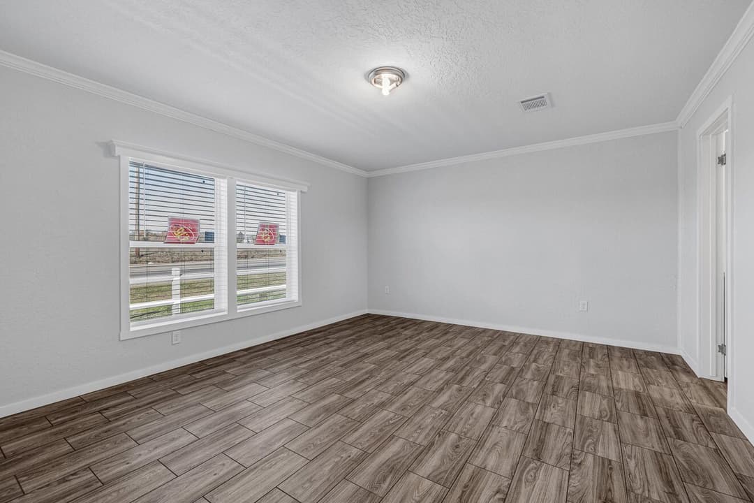 Topaz 28764a bedroom home features