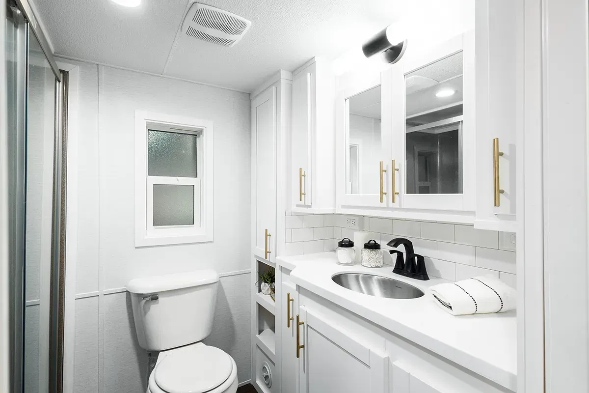 Eldorado 9043 bathroom home features