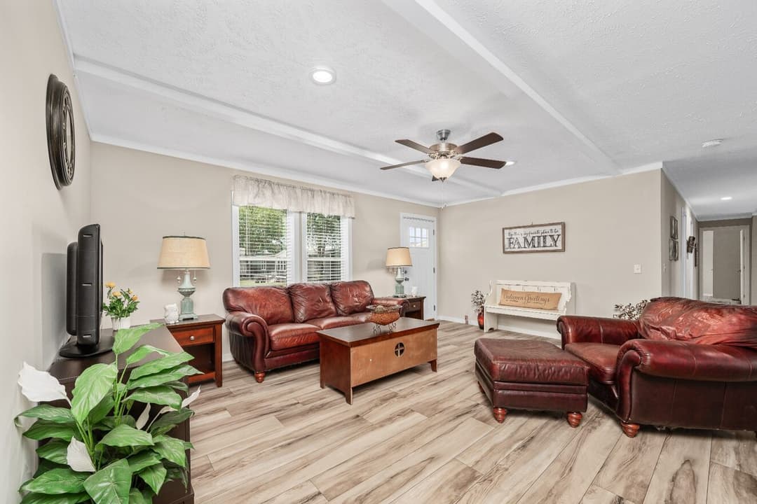 X model 32684x interior home features