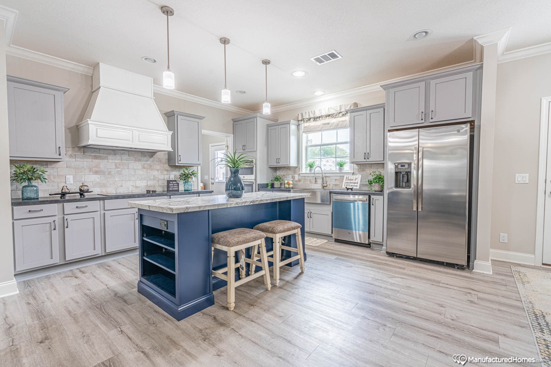 Ashley kitchen home features