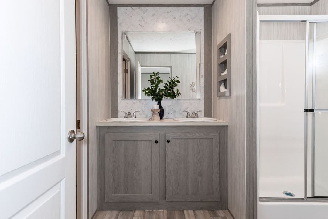 Blazer 76 f bathroom home features