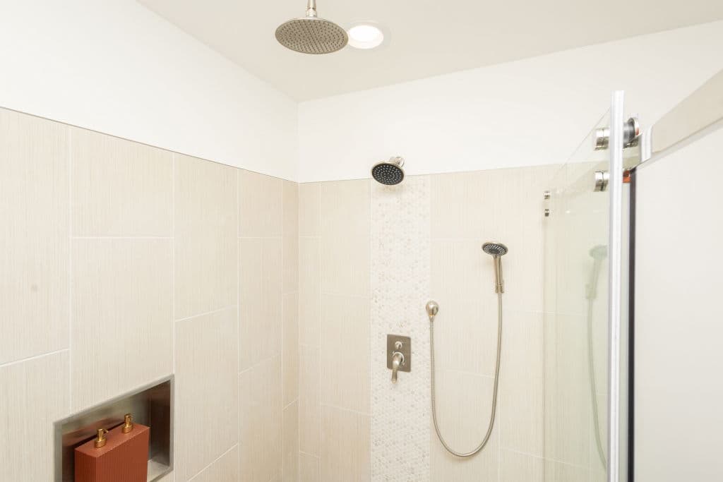 Ultra ranch 2p2460-x bathroom home features