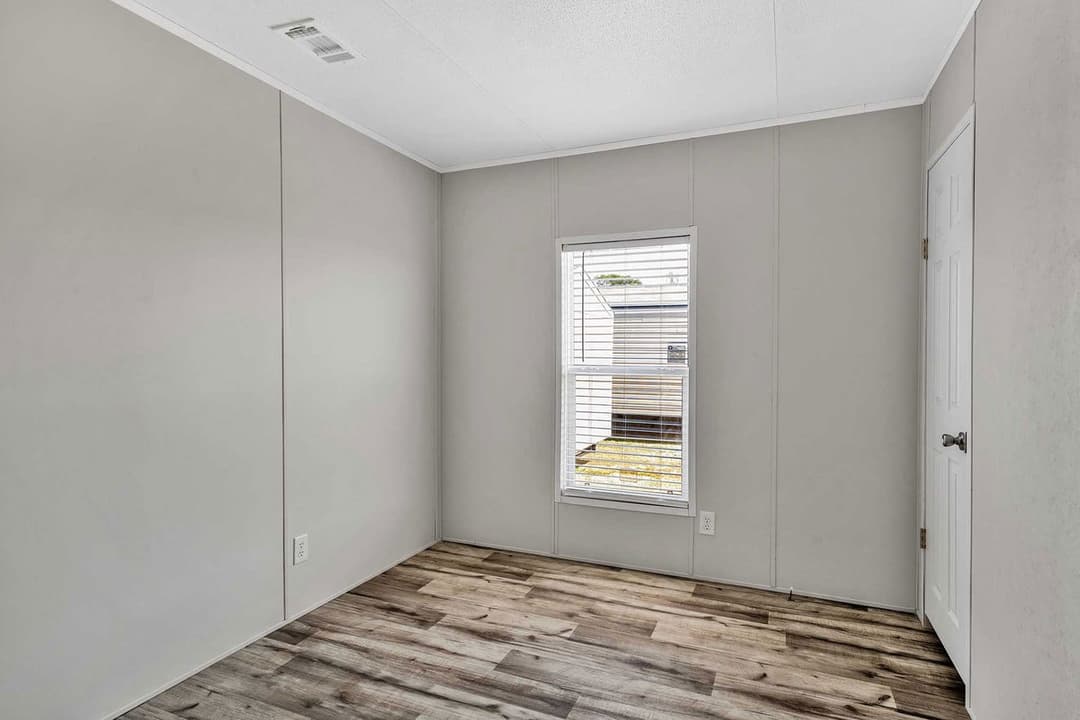 Pinnacle 16763l interior home features