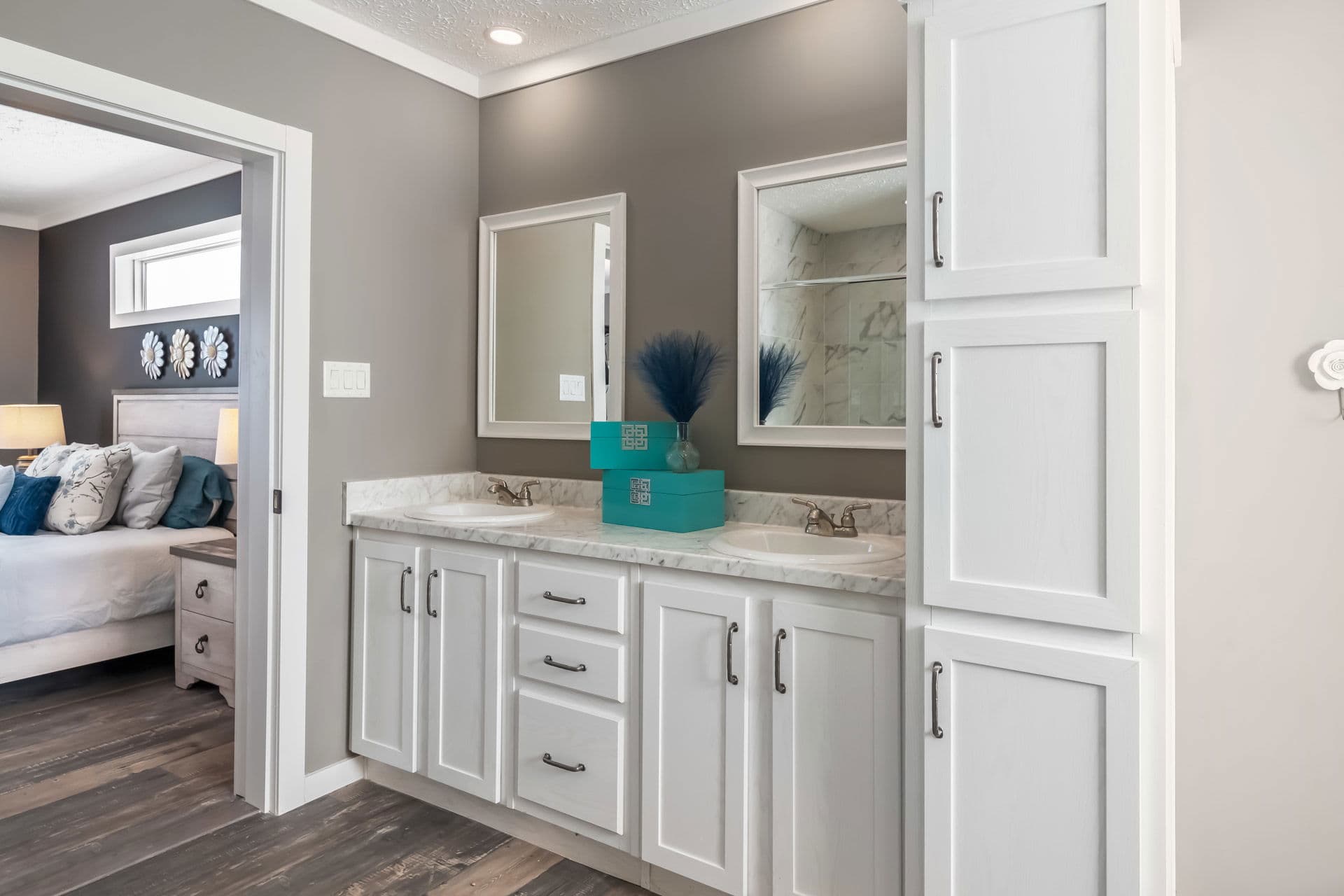 The willow oak bathroom home features