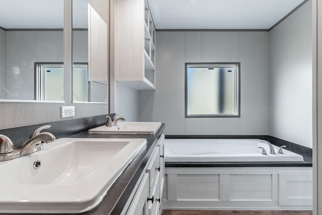 Resolution 16763h bathroom home features