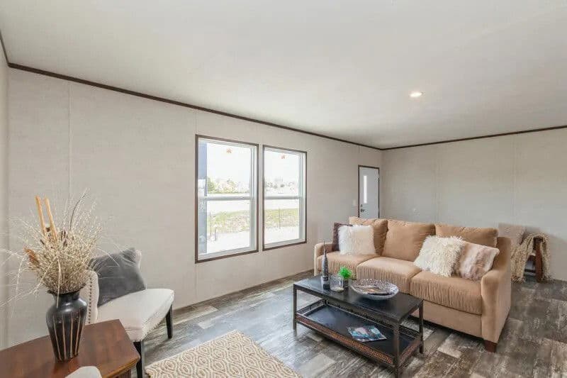 Grand interior home features