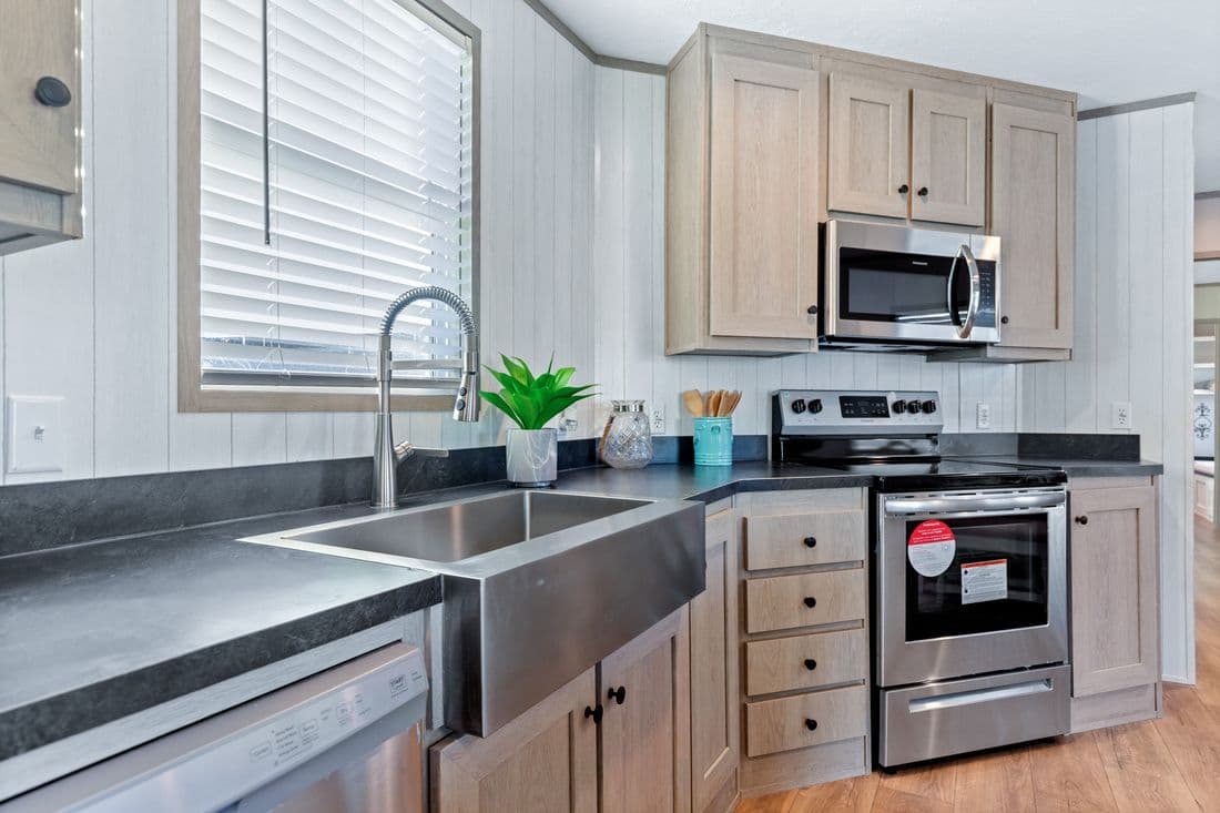 Resolution 16763j kitchen home features
