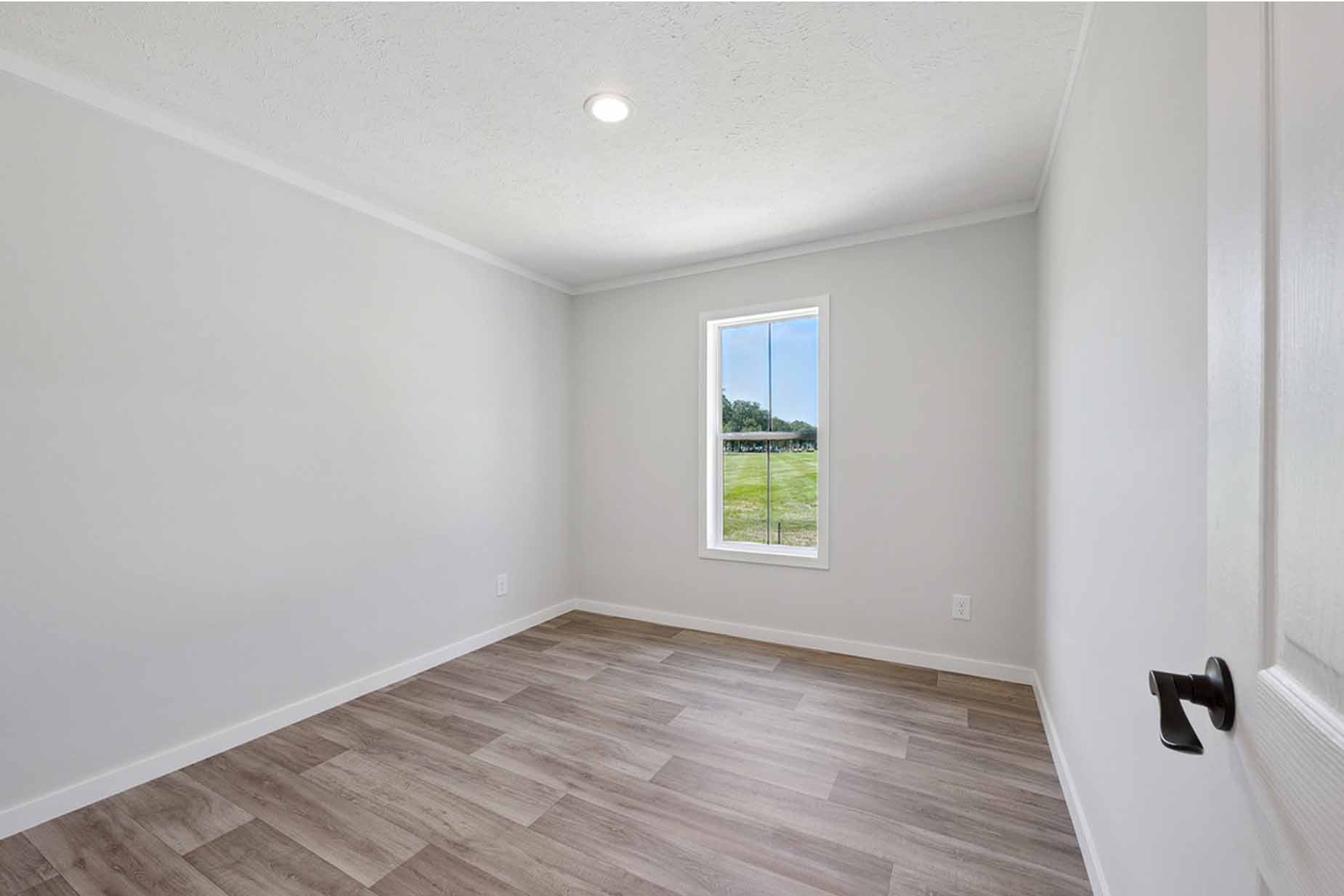 Axis 32563n bedroom home features