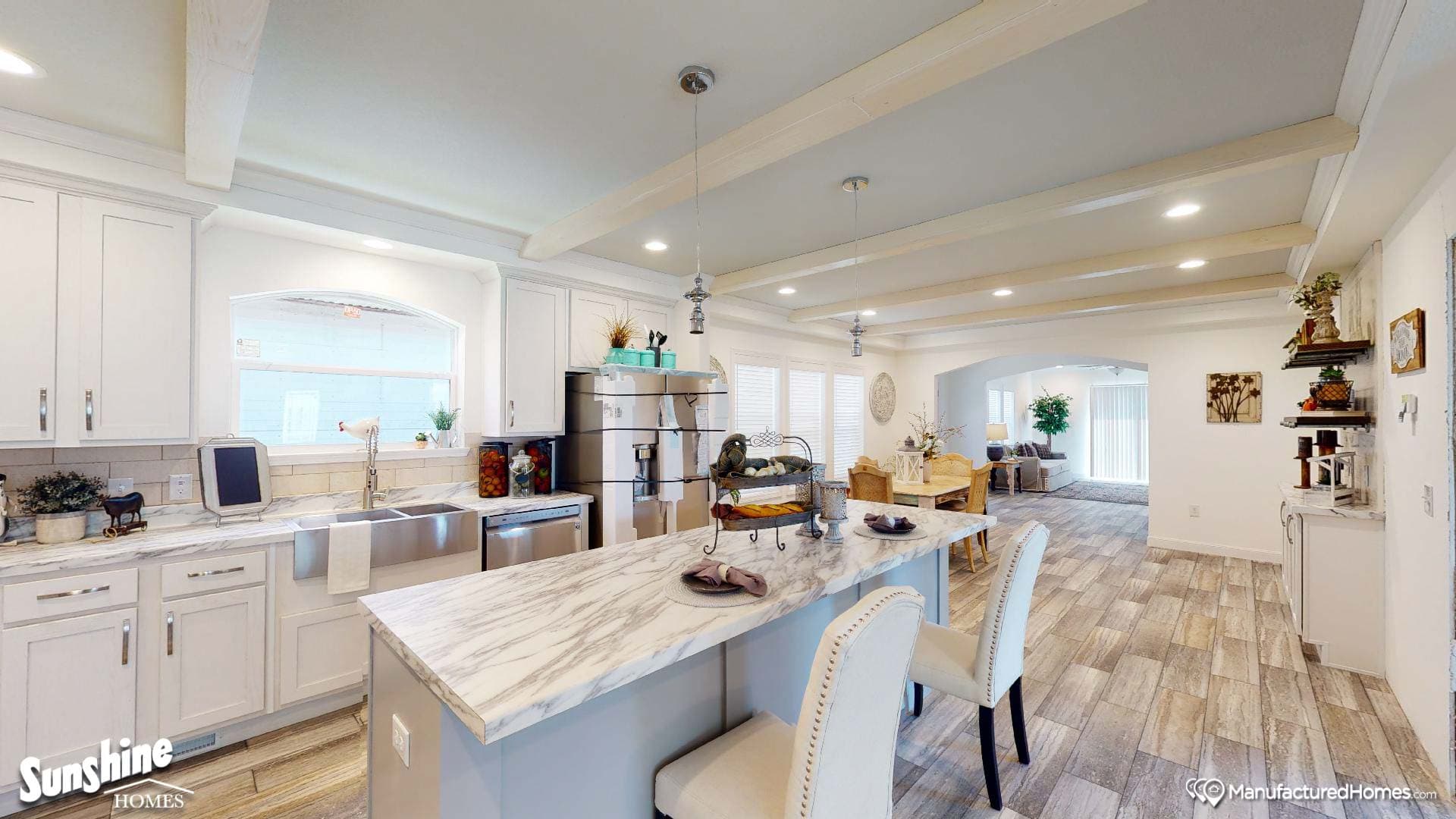 Pri3284-2012 kitchen home features