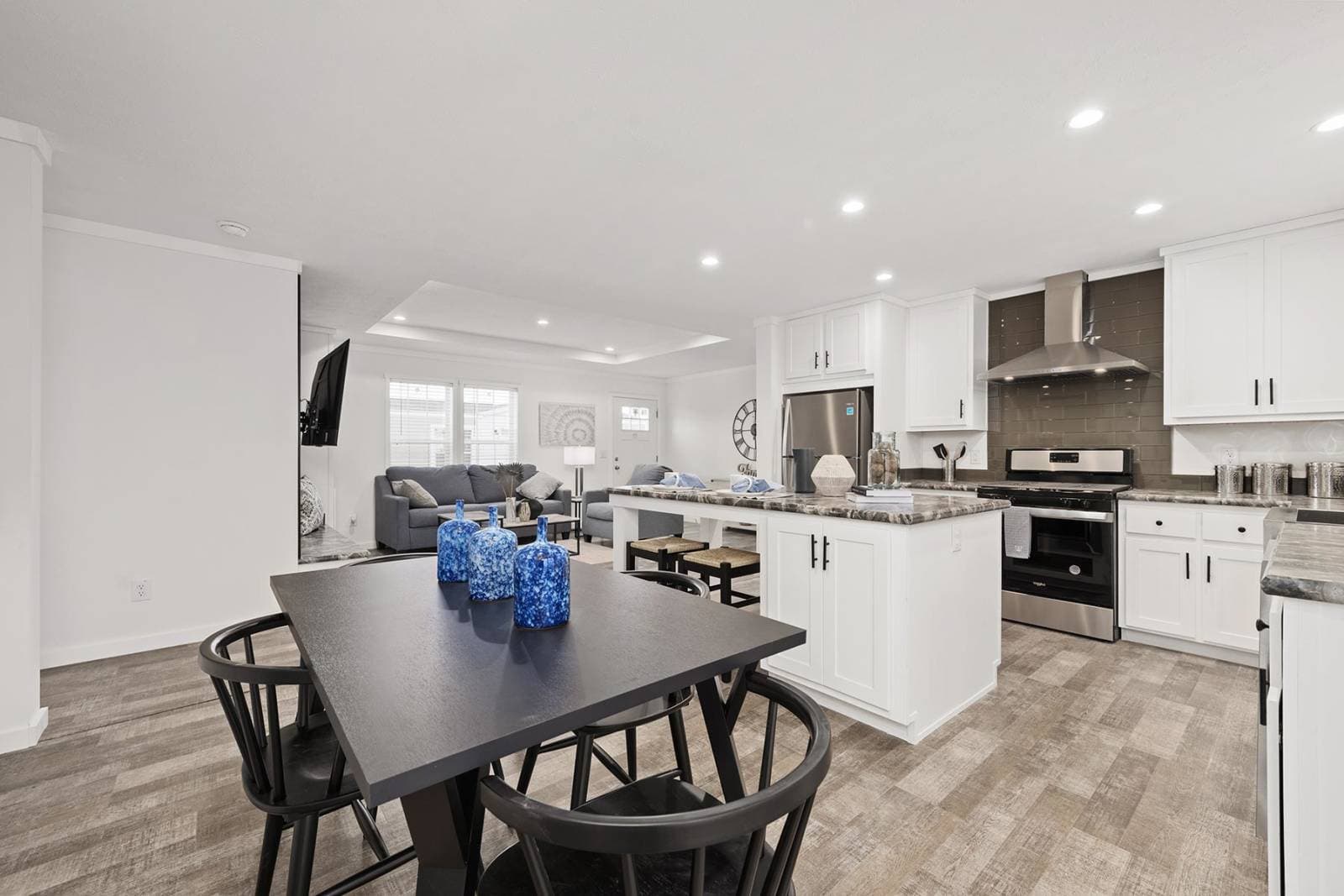 Aspire kitchen home features