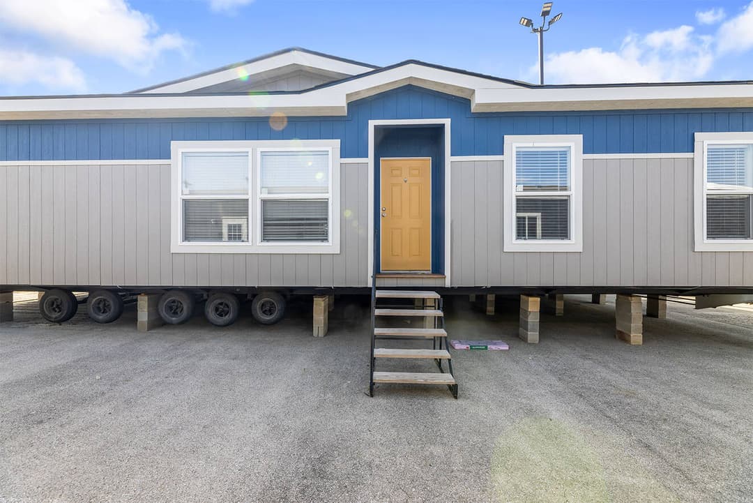 Sheridan 30483s elevation and exterior home features