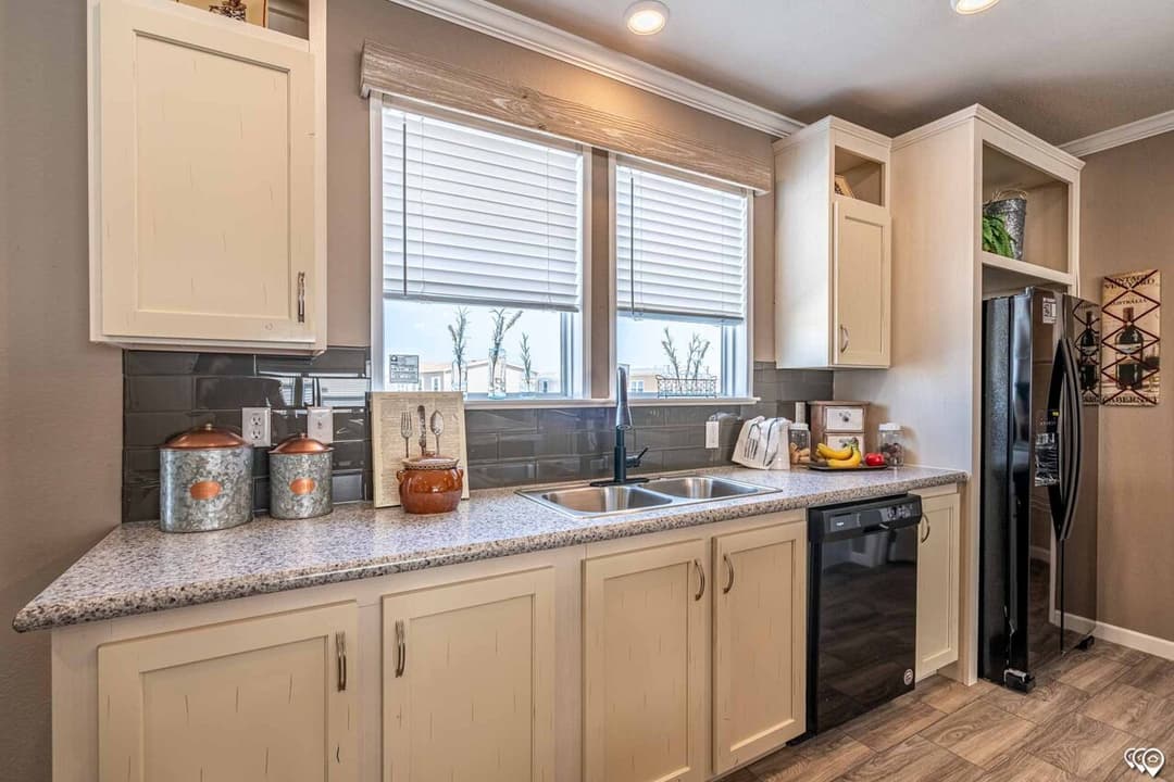 Urban homestead 28563c kitchen home features