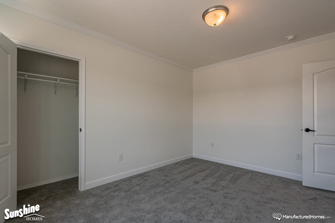 Pri3280-2049 bedroom home features