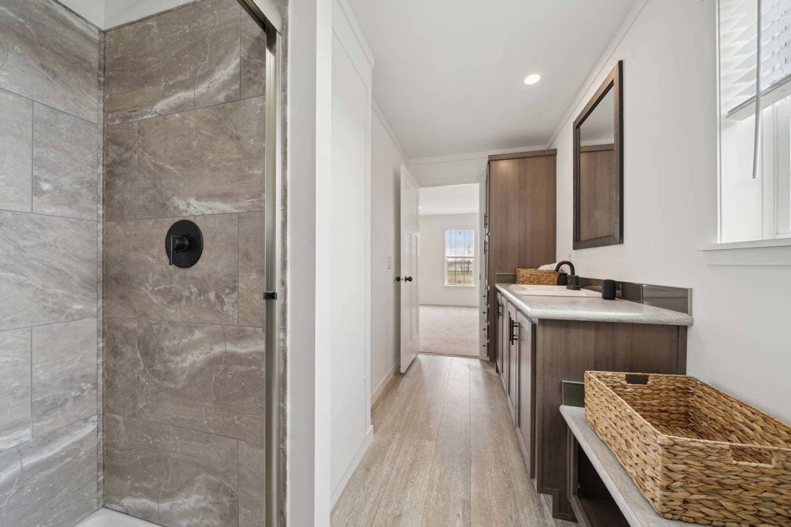 Encore bathroom home features