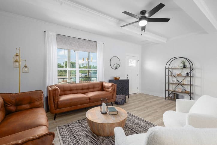 Meadowbrook 32361a interior home features