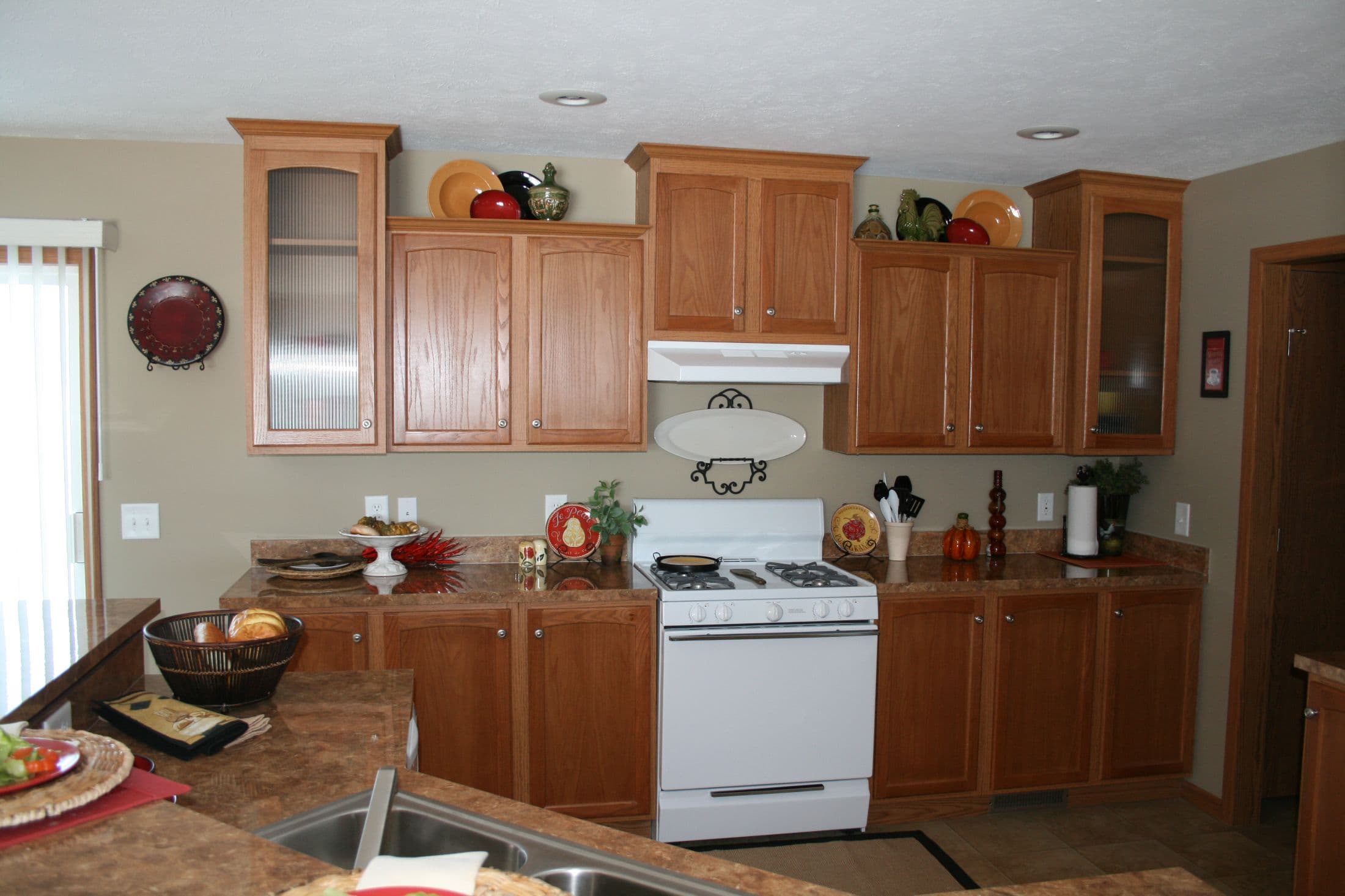 Elm kitchen home features