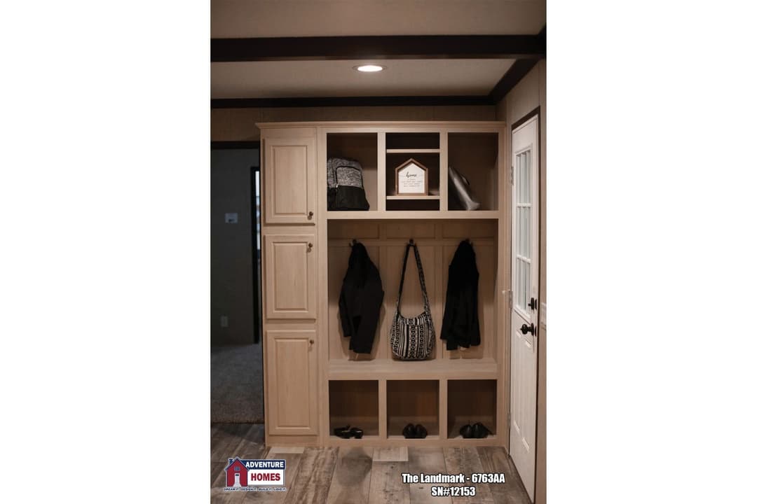 Landmark | 6763aa interior home features