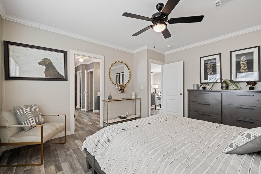 Palladium 30543d bedroom home features