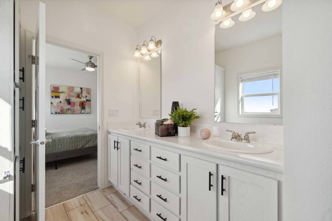 Nova-e bathroom home features