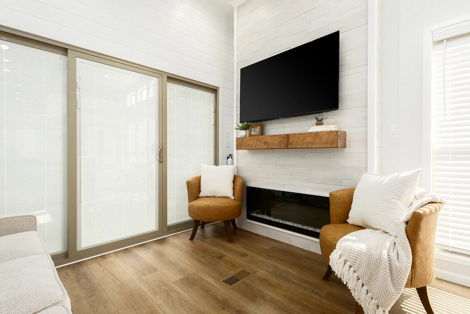 Eldorado 9081p interior home features