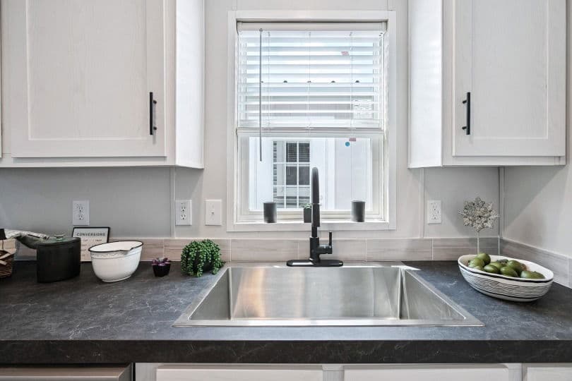 Valor 16763n kitchen home features