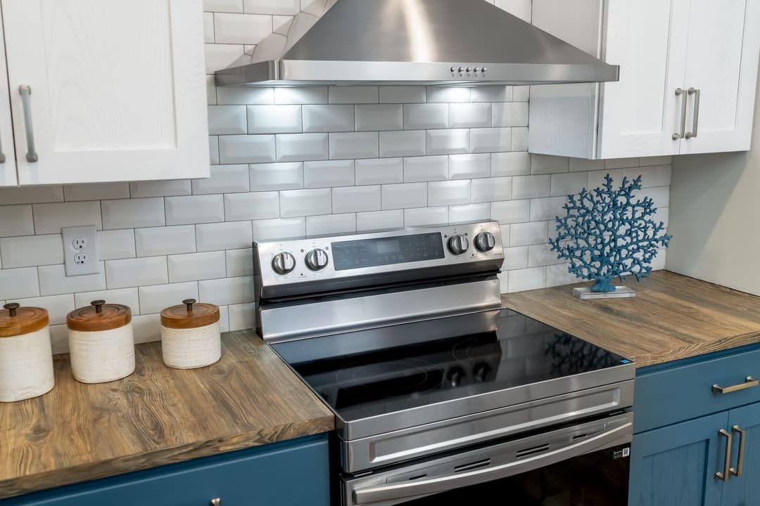 Tiffany kitchen home features