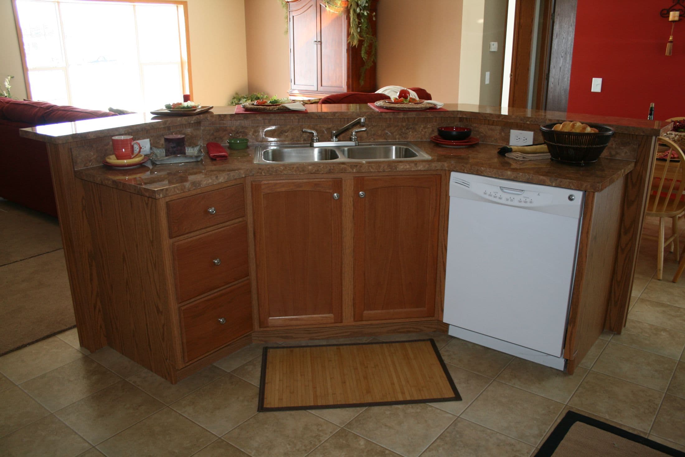 Elm kitchen home features