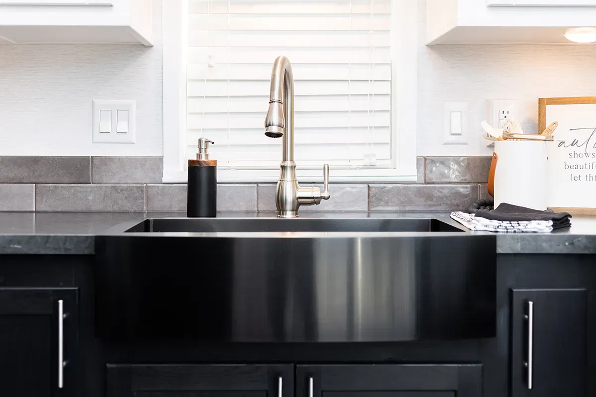 Island 6243 kitchen home features