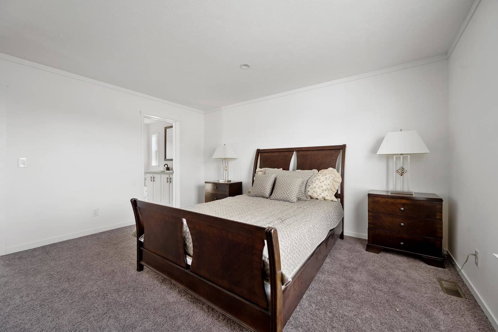 Attain bedroom home features