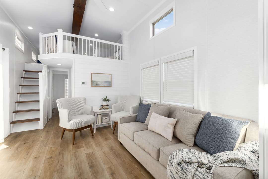 Lakeside 8155 interior home features