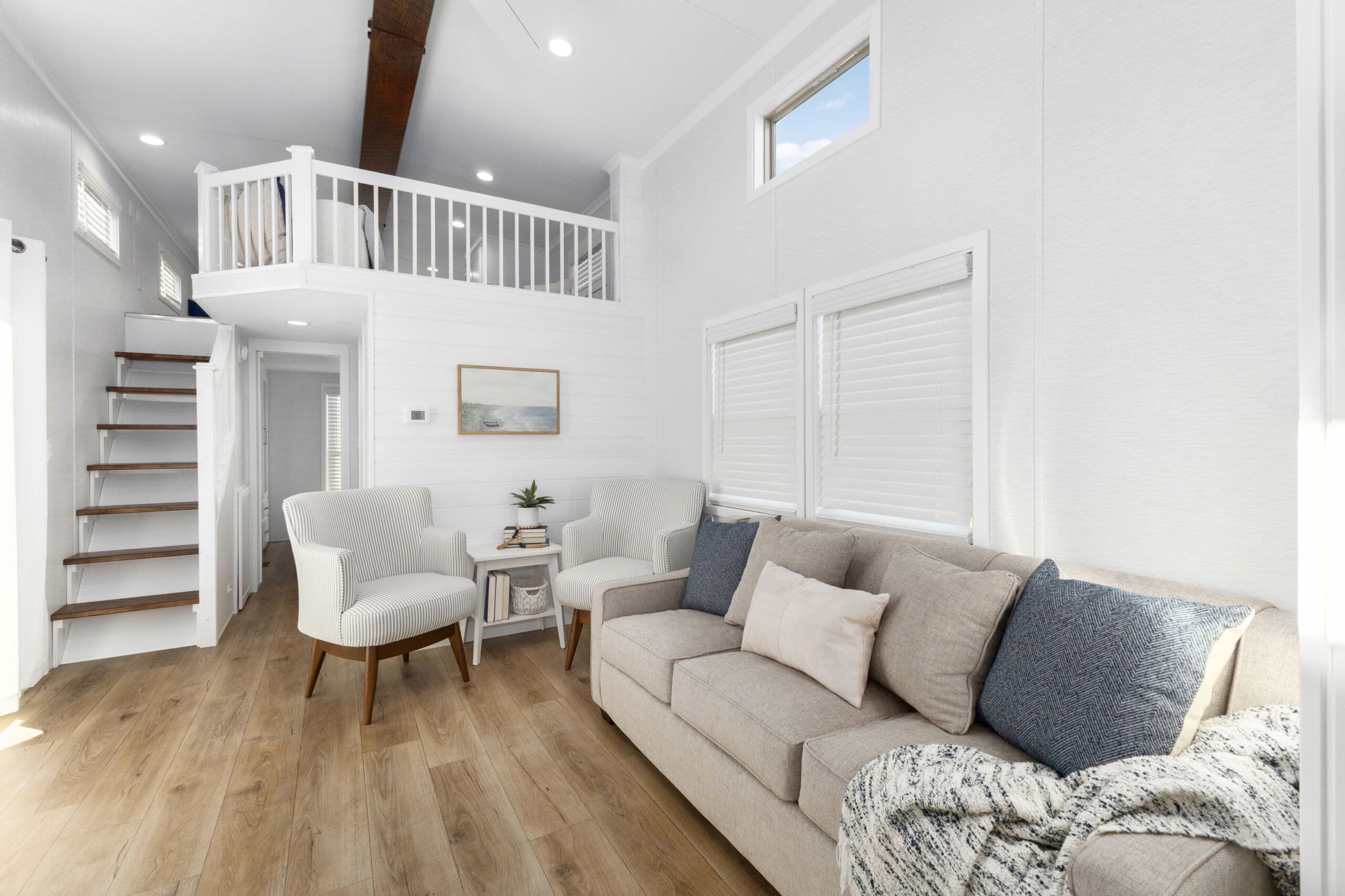 Lakeside 8155 interior home features