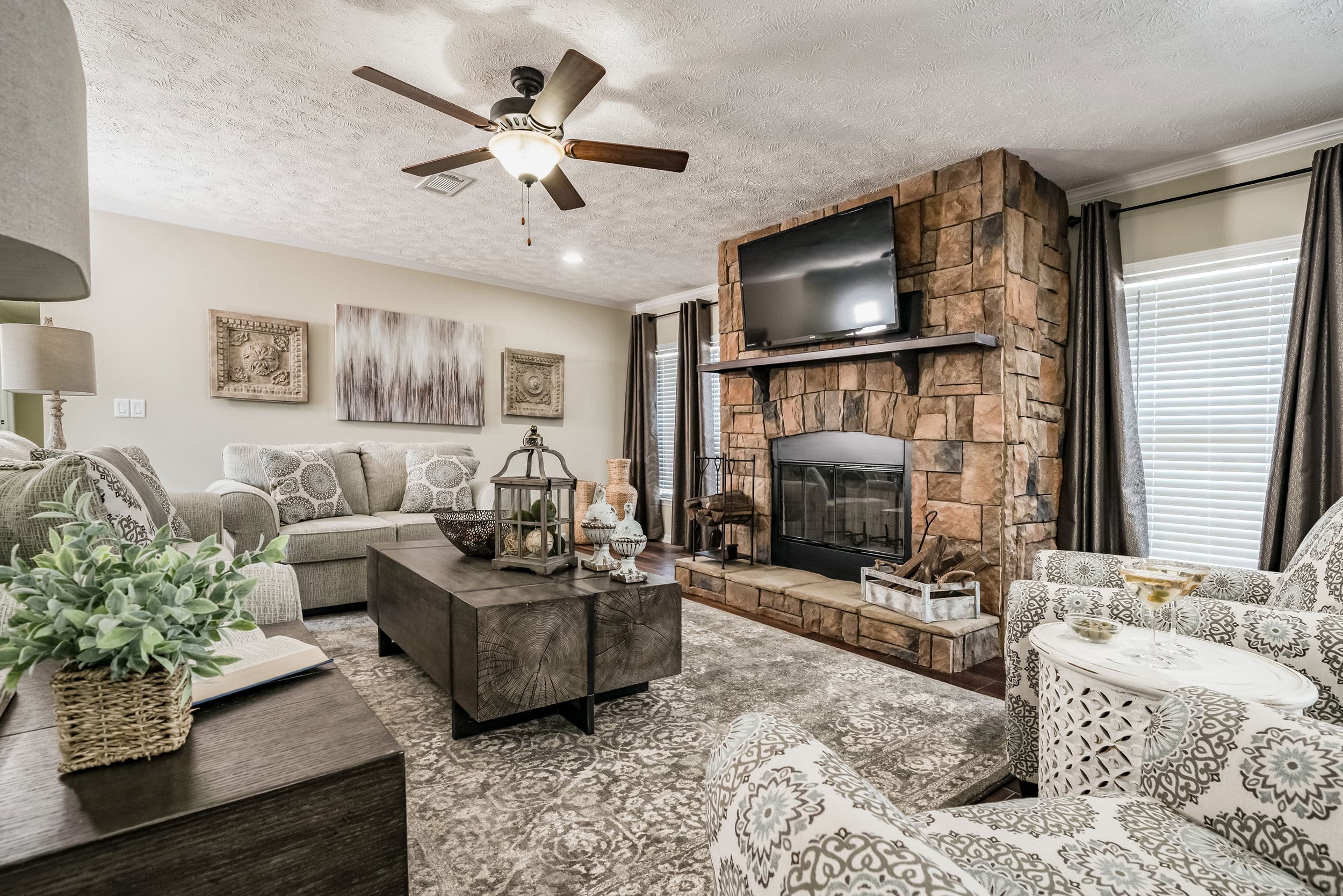 Kb-3244 interior home features