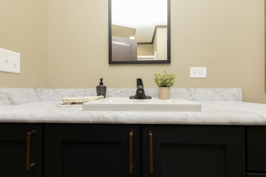 1w1048-v bathroom home features