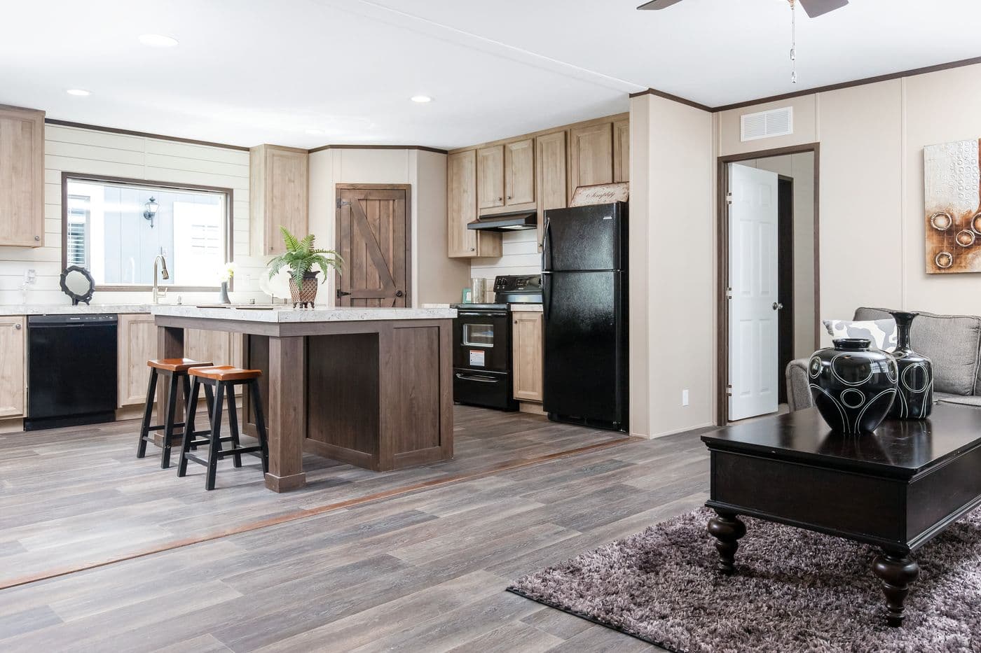 Pt 78 kitchen home features