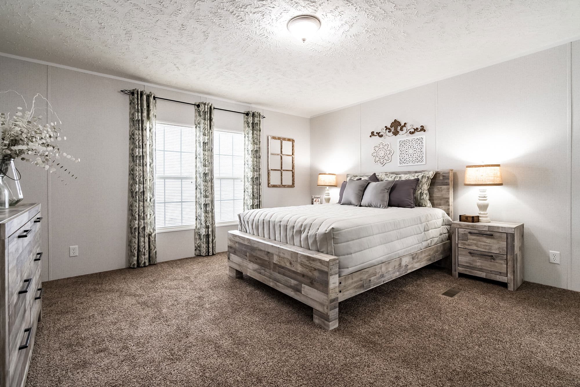 Md-40-32 bedroom home features