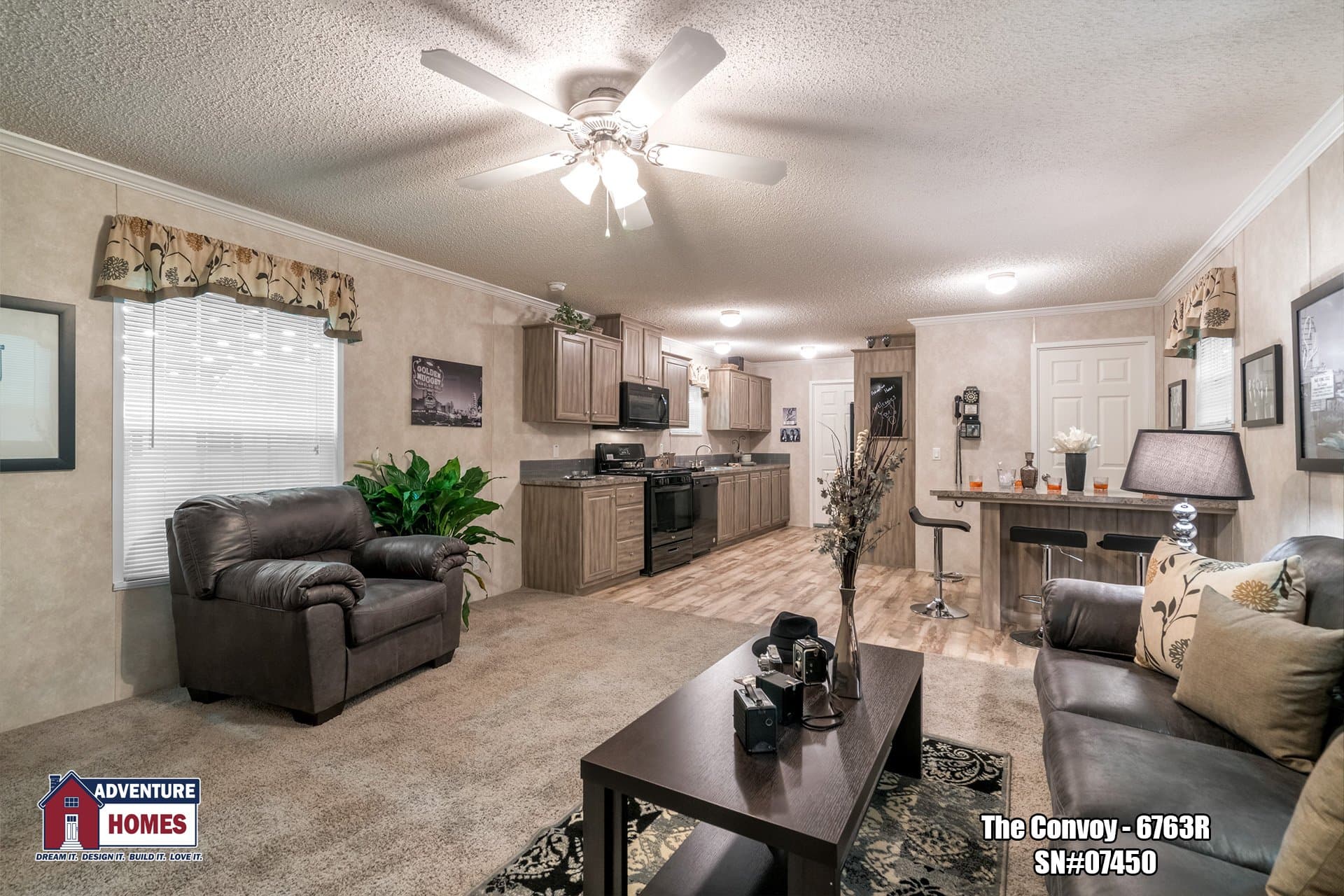 Convoy | 6763r interior home features