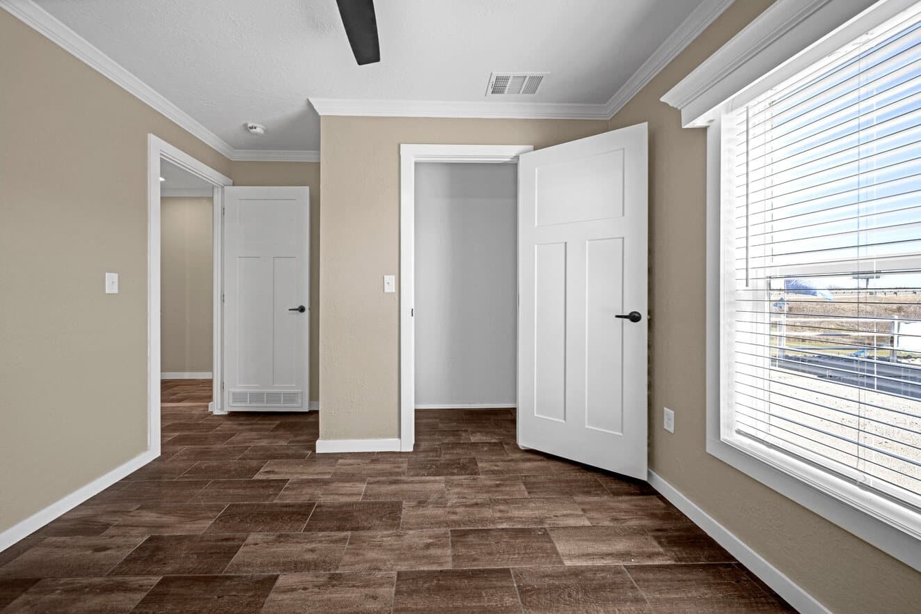 Sapphire 28663a interior home features