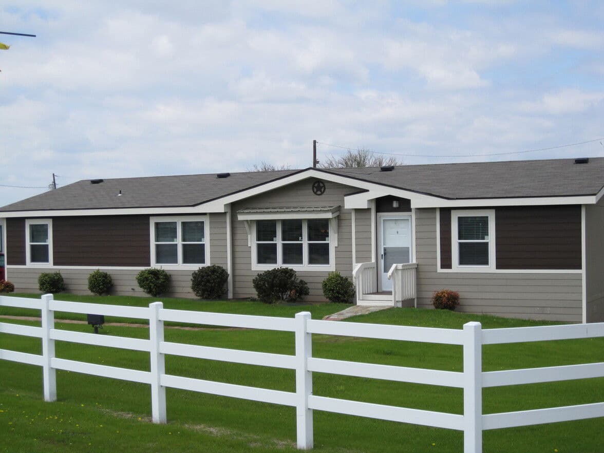 Benbrook 30684b hero, elevation, and exterior home features