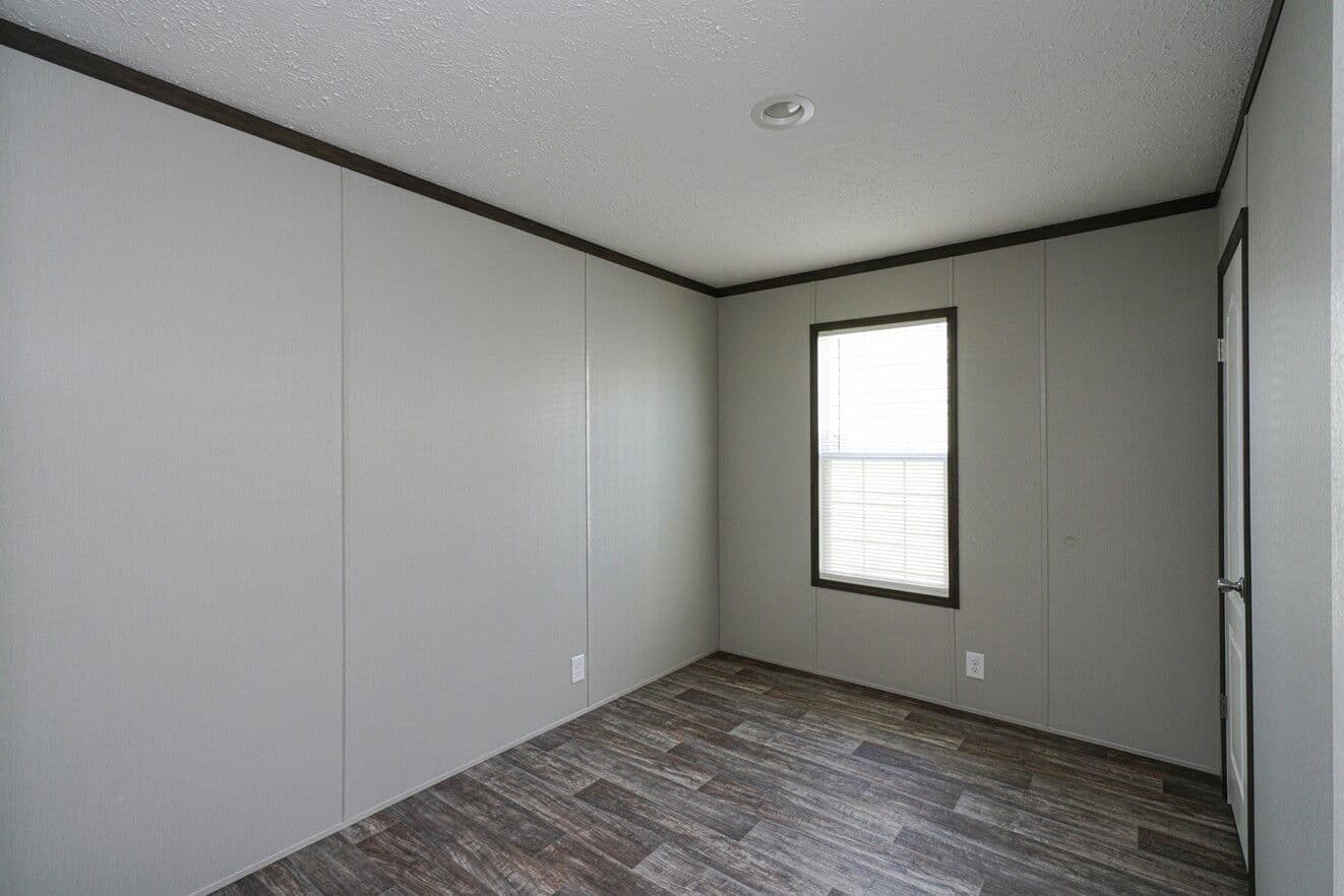 Economy 16763z bedroom home features