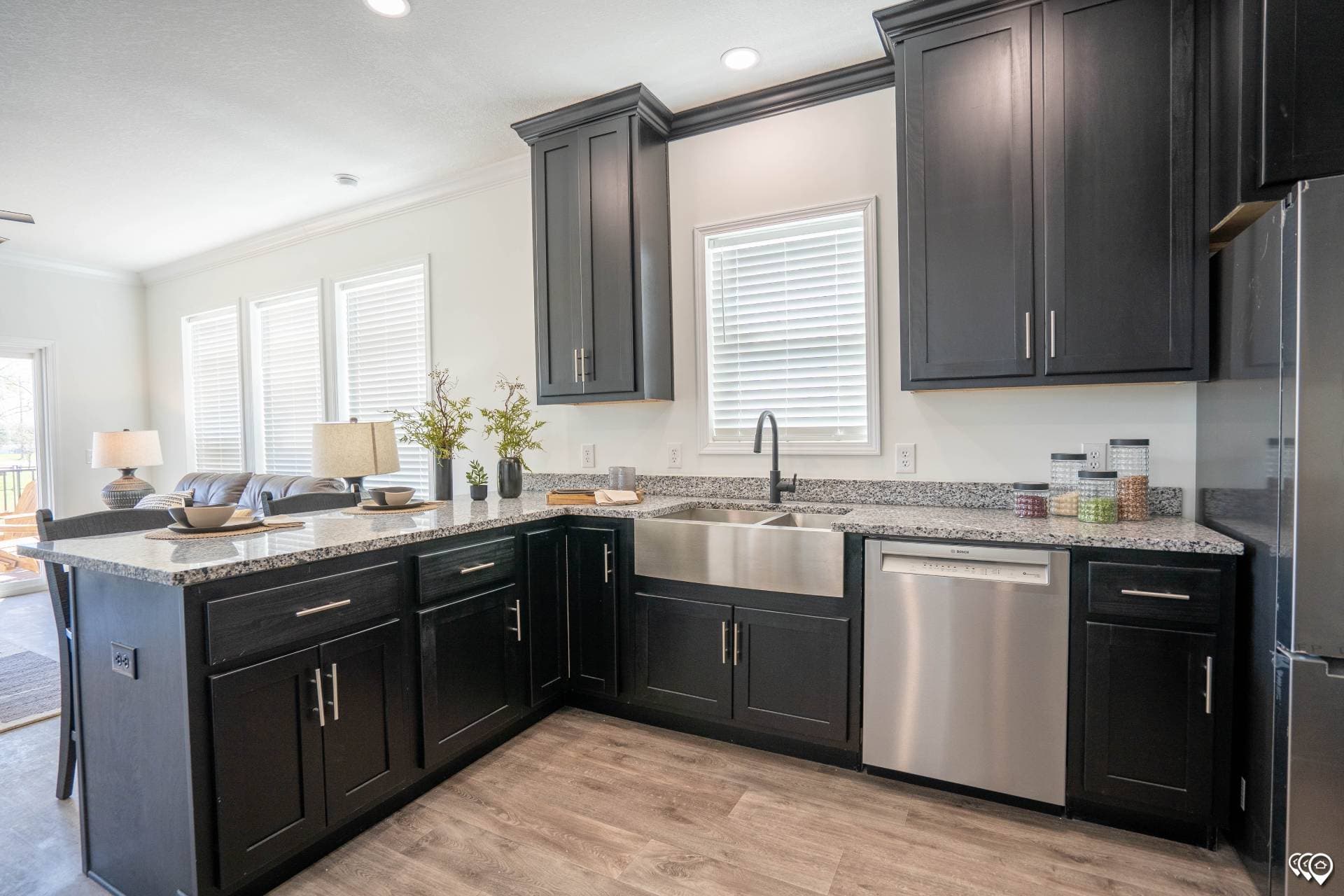 Pri1680-1031 kitchen home features