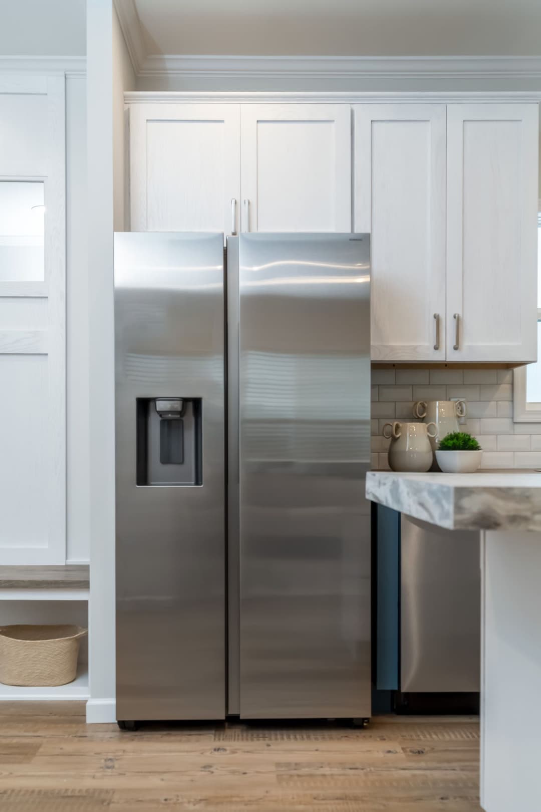 Tiffany kitchen home features